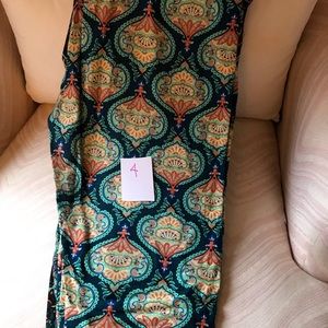 NWOT TC LLR leggings.